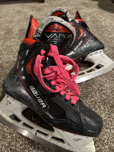 2023 Bauer Vapor 3X Pro Hockey Skates Size 6 (Used)