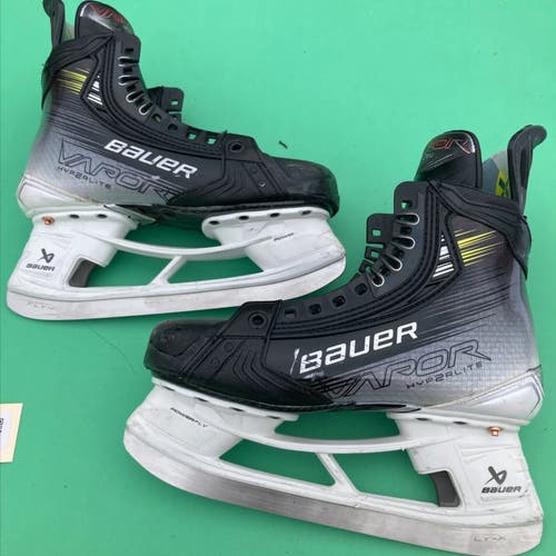 Intermediate Bauer Vapor Hyperlite 2 Hockey Skates | Size 5 Fit 2