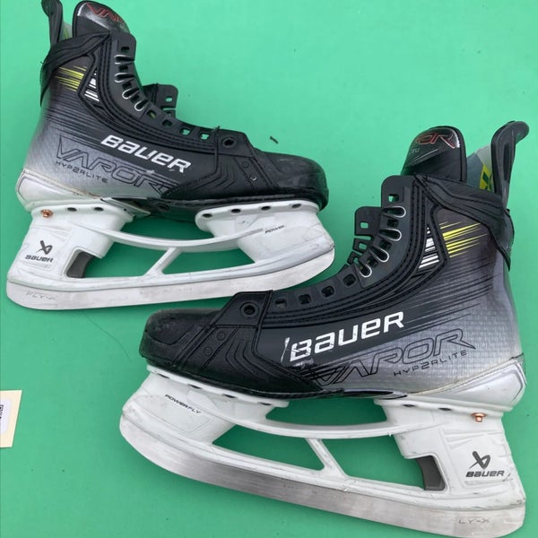 Intermediate Bauer Vapor Hyperlite 2 Hockey Skates | Size 5 Fit 2