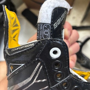 2022 Bauer Supreme Hockey Skates Regular Width 10 (Used)