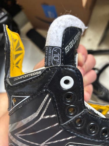 2022 Bauer Supreme Hockey Skates Regular Width 10 (Used)