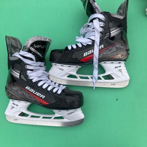 Senior Bauer Vapor X3 Hockey Skates Regular Width Size 6.5 (Used)
