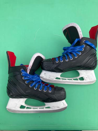 Senior Bauer X250 Hockey Skates Regular Width 8 (Used)