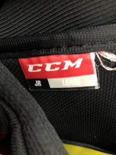 Large Junior CCM Tacks 9080 Shoulder Pads (Used)