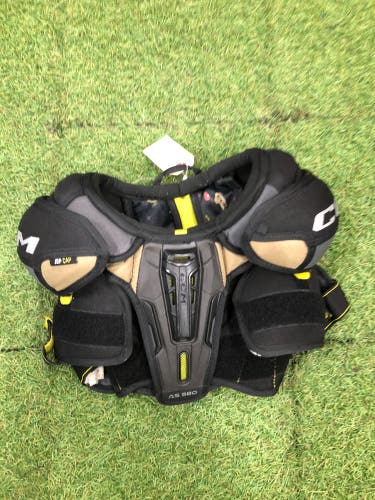 Small Junior CCM TACKS AS 580 Shoulder Pads (Used)