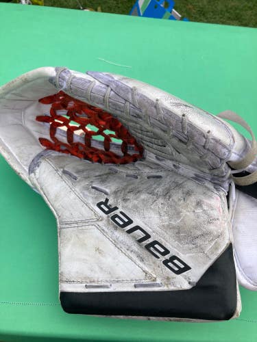 White Junior Bauer M5 Pro Goalie Glove Regular (Used)