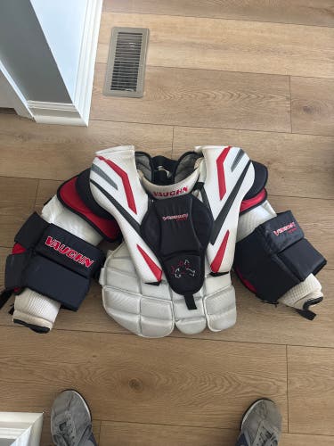 Large  Vaughn Vision 9400 Goalie Chest Protector (Used)