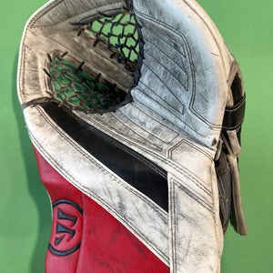 White Intermediate Warrior Ritual G4 Goalie Glove Regular (Used)
