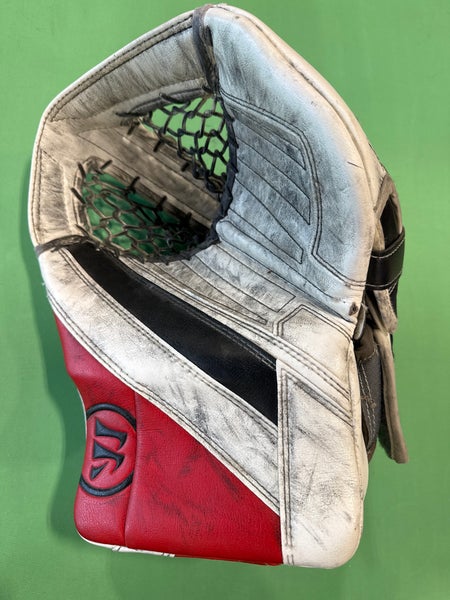 White Intermediate Warrior Ritual G4 Goalie Glove Regular (Used)