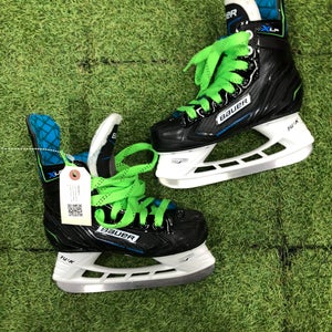 Junior Bauer XLP Hockey Skates Regular Width Size 2.0 (Used)