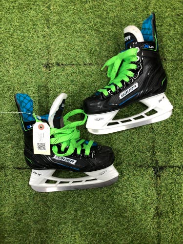 Junior Bauer XLP Hockey Skates Regular Width Size 2.0 (Used)