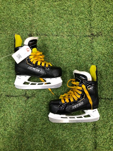 Youth Bauer Supreme S27 Hockey Skates Regular Width 12.5 (Used)
