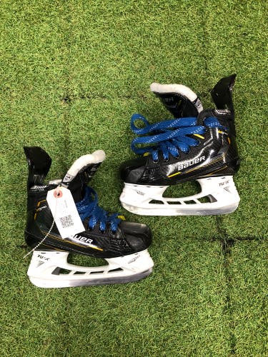 Junior Bauer Supreme M5 Pro Hockey Skates Regular Width Size 1.5 (Used)