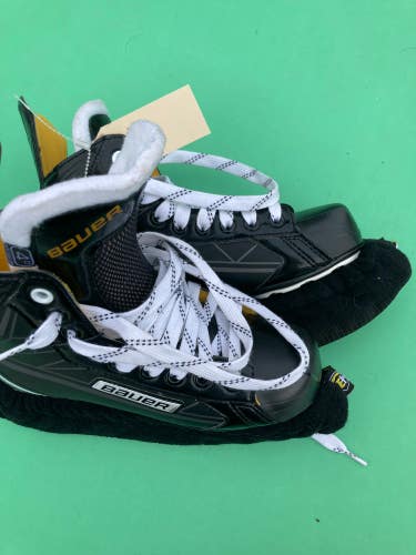 Junior Bauer Supreme S150 Hockey Skates Regular Width Size 4 (Used)