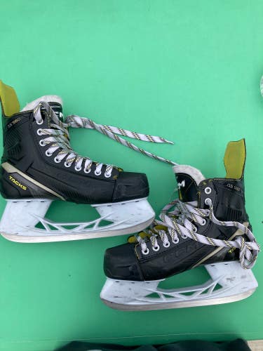 Senior CCM AS-560 Hockey Skates Regular Width 8 (Used)