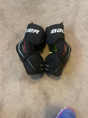 Junior Medium Bauer Elbow Pads (Used)