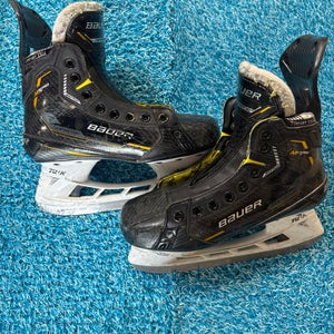 Junior Bauer Supreme M5 Pro Hockey Skates Regular Width Size 3.5 (Used)
