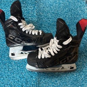 Intermediate CCM JetSpeed FT690 Hockey Skates Regular Width Size 4 (Used)