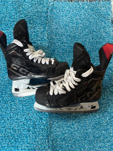 Intermediate CCM JetSpeed FT690 Hockey Skates Regular Width Size 4 (Used)