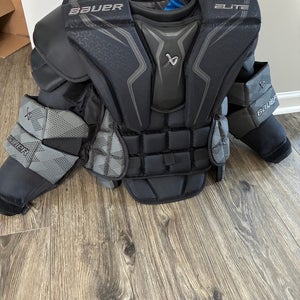 Medium Bauer Elite Goalie Chest Protector (Used-Like New)