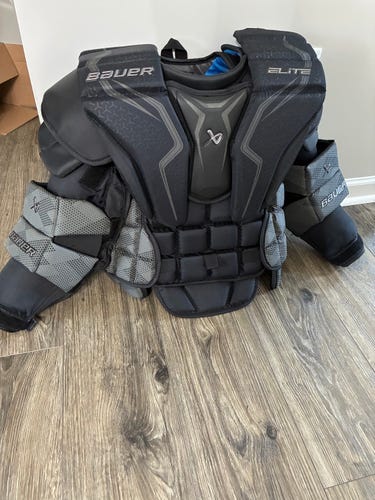 Medium Bauer Elite Goalie Chest Protector (Used-Like New)