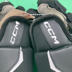 Junior CCM Tacks AS-V Pro Gloves 12" (Used)
