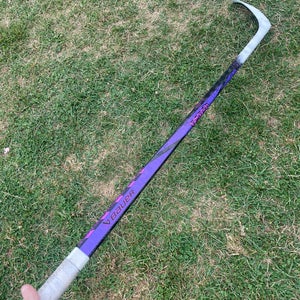 Junior Bauer Twitch Hockey Stick Right Handed P28 (Used)