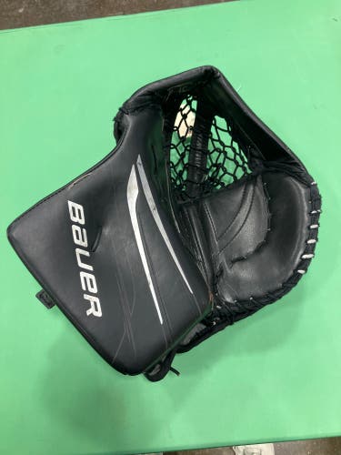 Black Senior Bauer Vapor Hyperlite 2 Goalie Gloves & Blockers Regular (Used)