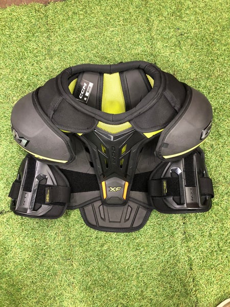 Medium Senior CCM XF Pro Shoulder Pads (Used)