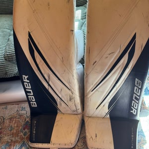 Medium 2023 Bauer Hyperlite 2 Goalie Leg Pads (Used)