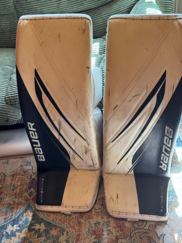 Medium 2023 Bauer Hyperlite 2 Goalie Leg Pads (Used)