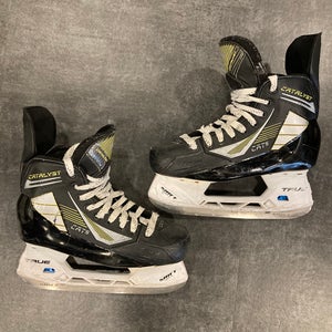 Senior True Catalyst 5 Hockey Skates Wide Width 7 (Used)