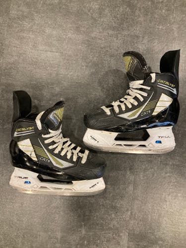 Senior True Catalyst 5 Hockey Skates Wide Width 7 (Used)