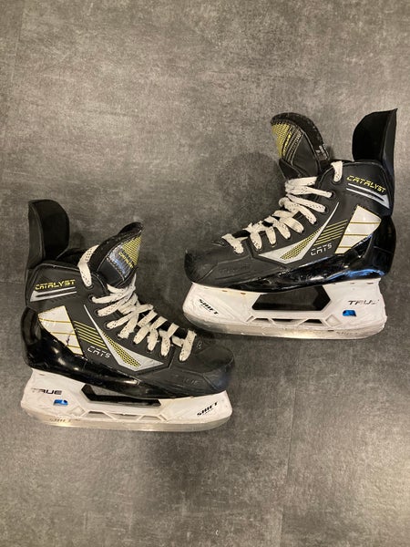 Senior True Catalyst 5 Hockey Skates Wide Width 7 (Used)