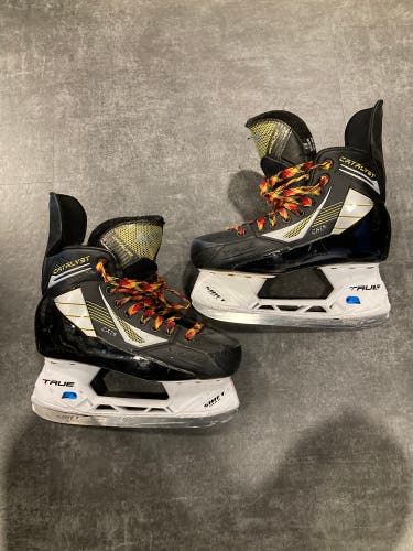 Intermediate True Catalyst 5 Hockey Skates Wide Width 6 (Used)