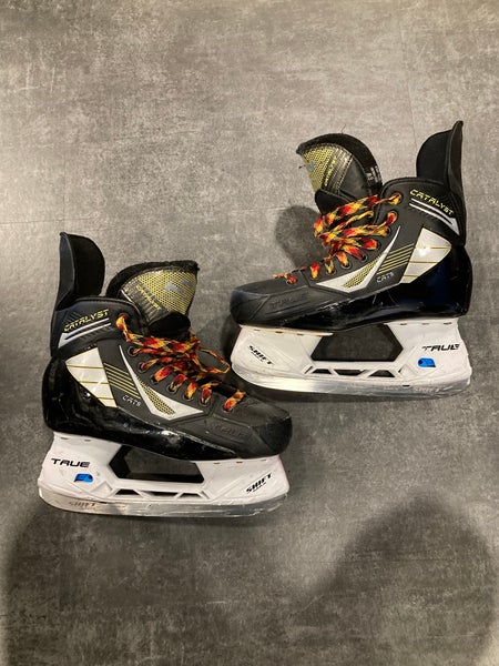 Intermediate True Catalyst 5 Hockey Skates Wide Width 6 (Used)
