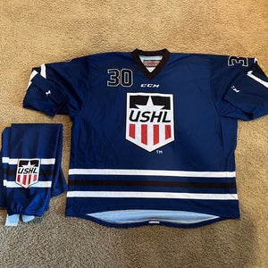*rare* USHL goalie cut XL jersey and socks