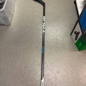 Intermediate True XCore 7 Right Handed Hockey Stick TC2 (Used)