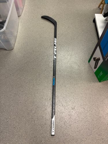 Intermediate True XCore 7 Right Handed Hockey Stick TC2 (Used)