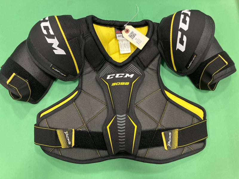 Large Senior CCM Tacks 3092 Shoulder Pads (Used)