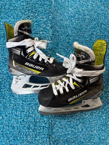 Junior Bauer Vapor X4 Hockey Skates Regular Width Size 1 (Used)