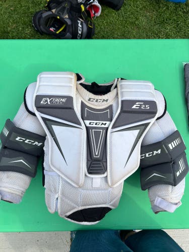Junior Small / Medium CCM Extreme Flex E2.5 Goalie Chest Protector (Used)