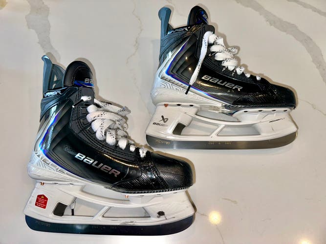 Bauer Vapor Flylite Hockey Skates Regular Width 8 (Used)