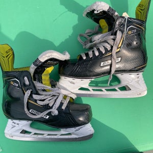 Senior Bauer Supreme S29 Hockey Skates Size 5 (Used)