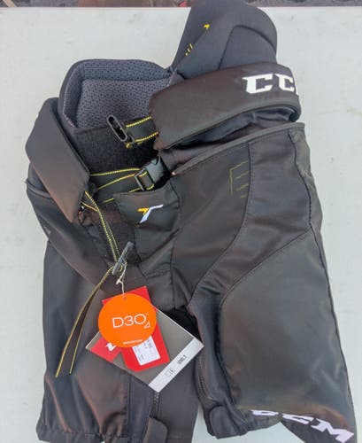 Junior Small CCM Tacks 7092 Hockey Pants (Girdle with Shell) (New)