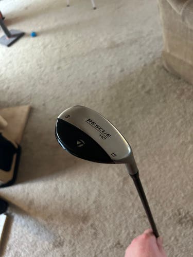 19 degree Men's TaylorMade Rescue Mid Right Handed Hybrid 3H (Used)