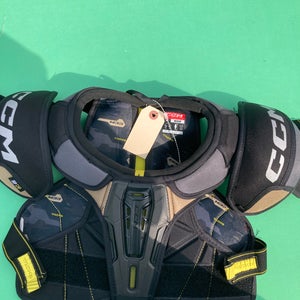 Medium Junior CCM AS580 Shoulder Pads (Used)