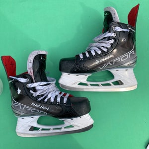 Intermediate Bauer Vapor X3.7 Hockey Skates Regular Width Size 4.5 (Used)