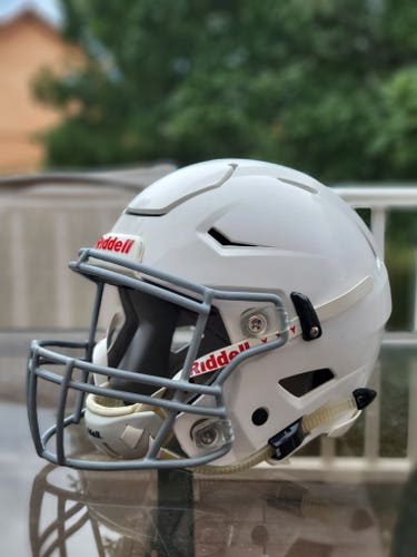 White Riddell Speedflex Football Helmet Size Large Youth