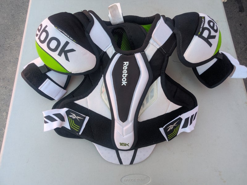 Junior Large Reebok 16K Shoulder Pads (New)